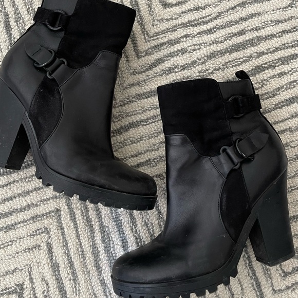 GUESS Heels 🖤 - Picture 2 of 6